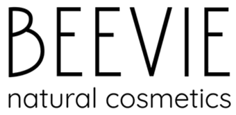 Logo von Beevie Natural Cosmetics in schwarzer Typografie auf transparentem Hintergrund